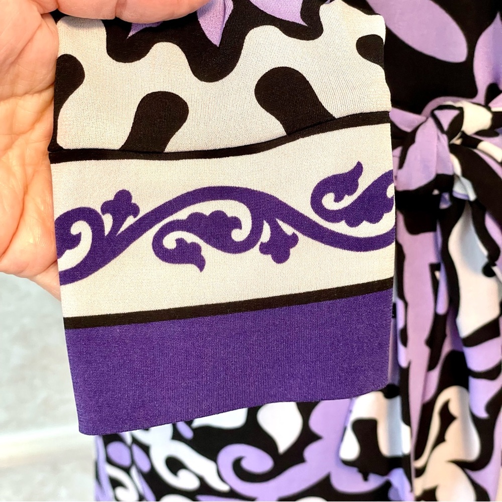 Nicole Miller Size 8 Faux Wrap Dress Scroll Design V Neck Purple Black Stretch - Picture 4 of 10